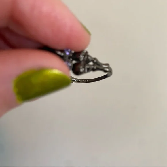 Dark 925 Silver Ring w Skull Heads and Purple Stone Accents & Black Center Stone - Picture 5 of 6